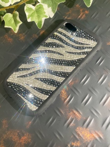 画像4: アルテミスの影(Shadow of Artemis)ゼブラ柄スマホケース (4)