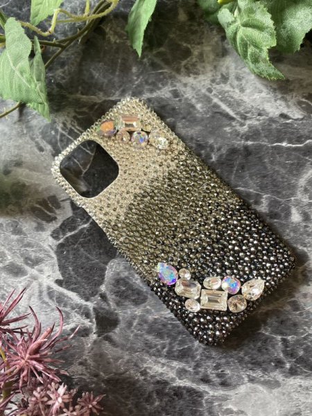 画像2: 闇に舞うアイセリア (ゴージャスビジューケース ブラック) (2)