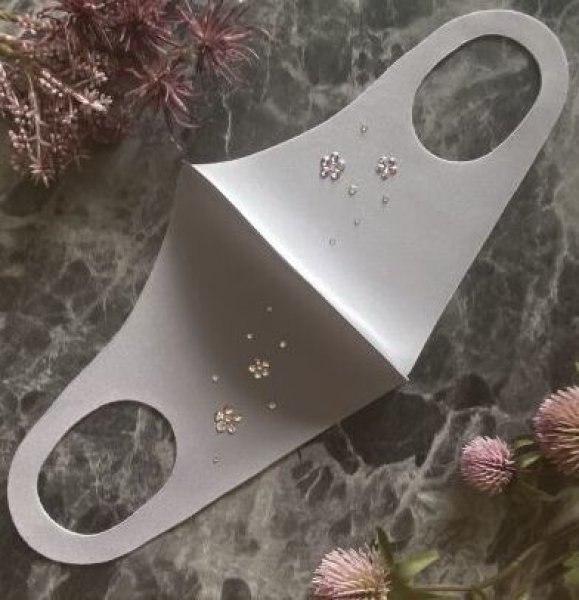 画像3: 花を散らしたデコマスク グレー ウレタン素材 (3)