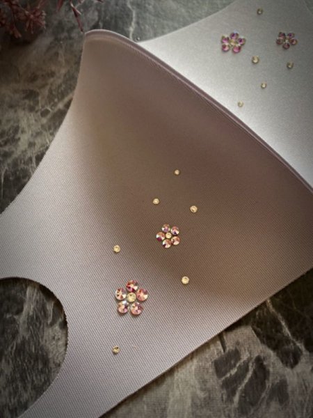 画像5: 花を散らしたデコマスク グレー ウレタン素材 (5)