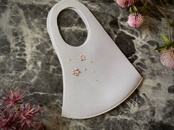 画像6: 花を散らしたデコマスク グレー ウレタン素材 (6)