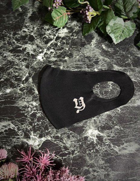 画像4: イニシャルマスク (フォント=ブラックレター) ブラック (4)